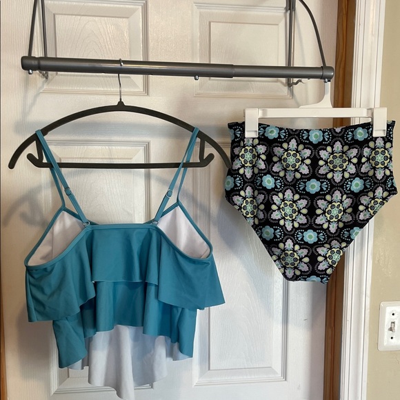 Blue Ruffled Tankini Top and Patterned High-Waist Bottoms - Picture 2 of 5